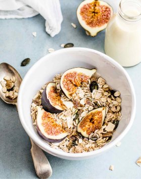 ￼Overnight oats with figs and honey recipe